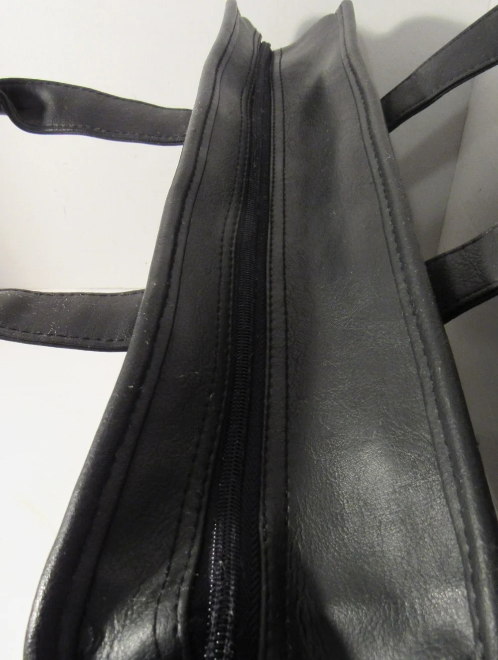 Vtg. Mens Black Leatherette Laptop Messenger/Briefcase Style Bag w/Pacer Logo